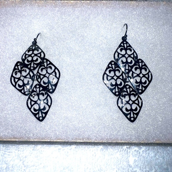 Lia Sophia black dangle earrings, lightweight - Picture 5 of 5